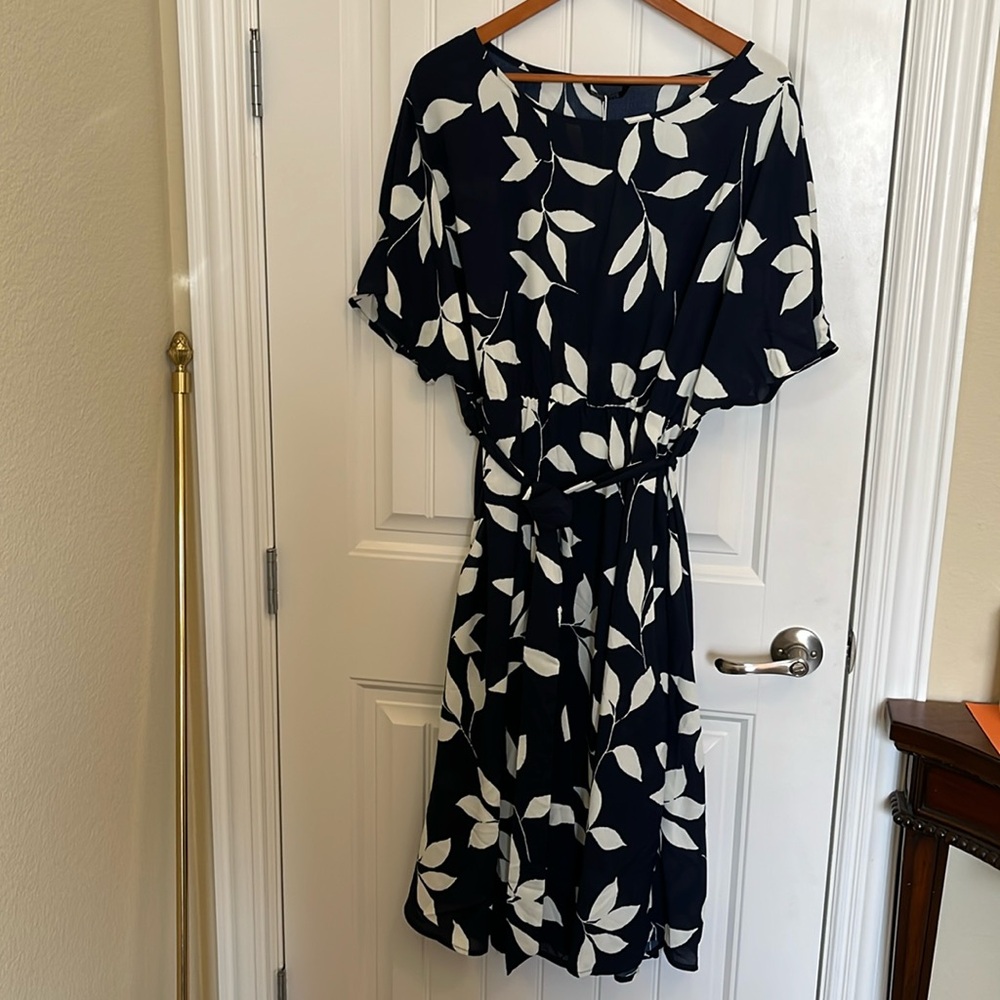 Navy & white CXL leaf print dress NWT.